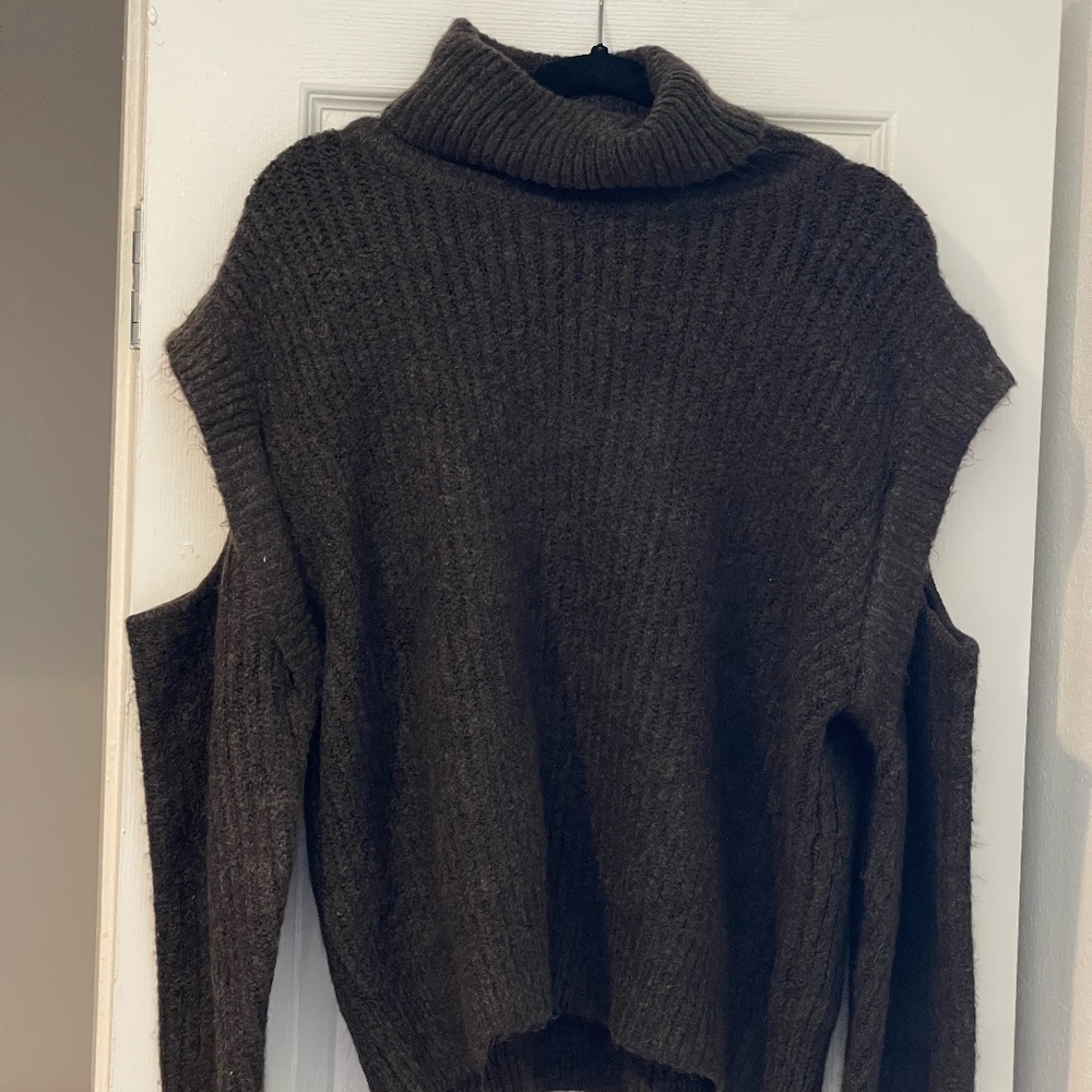 Benaar LA - Grey Women's Turtleneck Cold Shoulder Sweater